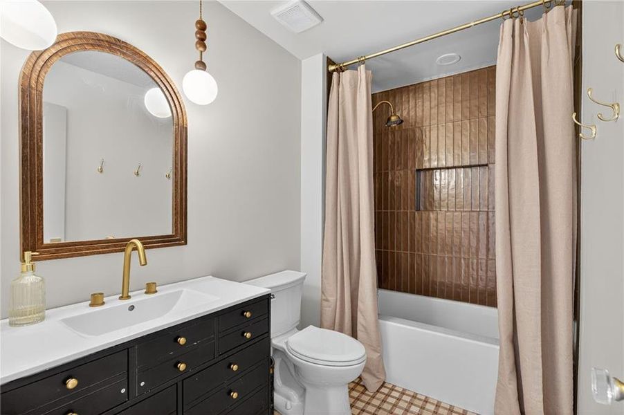 Furnished interior view inside a new home in , Carrollton (Image 34).