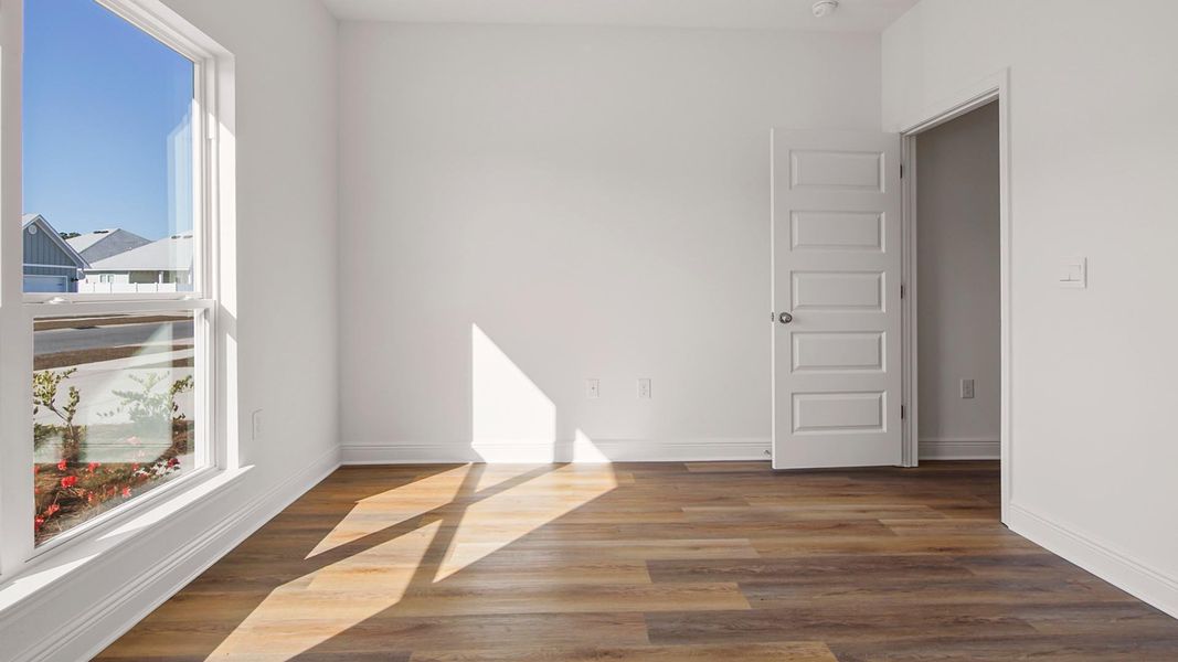 Spacious, unfurnished interior of a new home in Bayside at Ward Creek, Panama City Beach (Image 25).