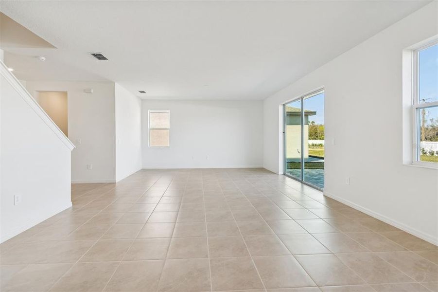Spacious, unfurnished interior of a new home in Southpointe, Palmetto (Image 27).