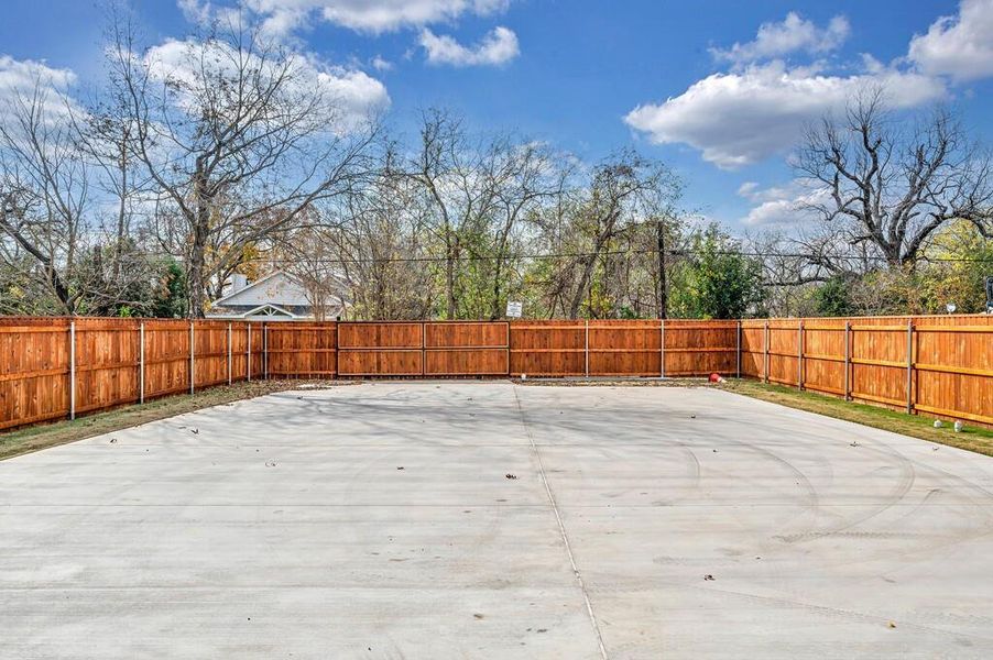 Exterior details and patio area of a home in , Waco (Image 31).