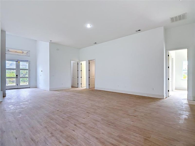 Spacious, unfurnished interior of a new home in , Port Charlotte (Image 17).