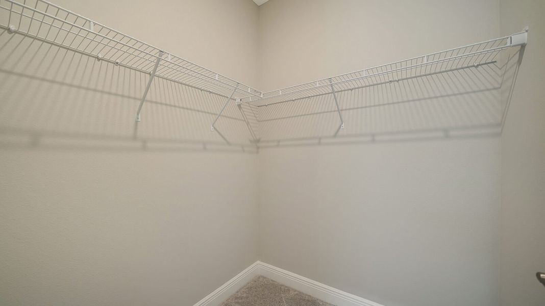 Spacious, unfurnished interior of a new home in Windward, Sarasota (Image 27).