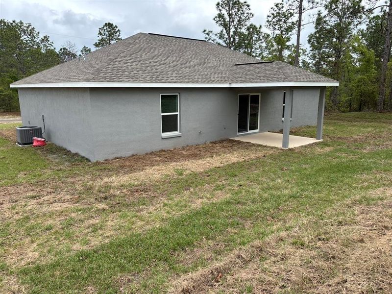 Exterior details and patio area of a home in , Dunnellon (Image 16).