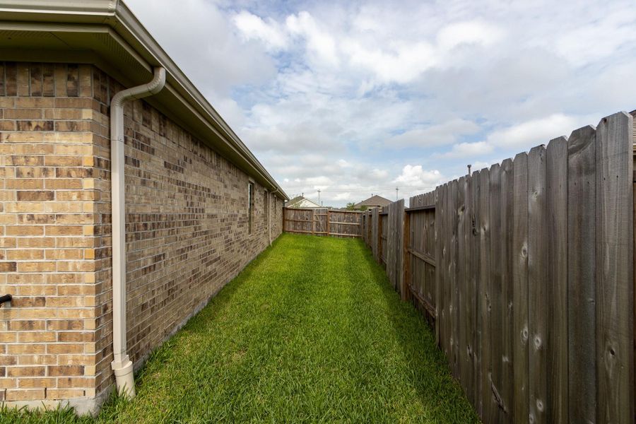 Exterior details and patio area of a home in Samara, League City (Image 23).