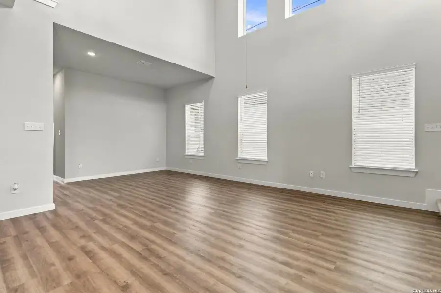 Spacious, unfurnished interior of a new home in Hunters Ranch, San Antonio (Image 12).