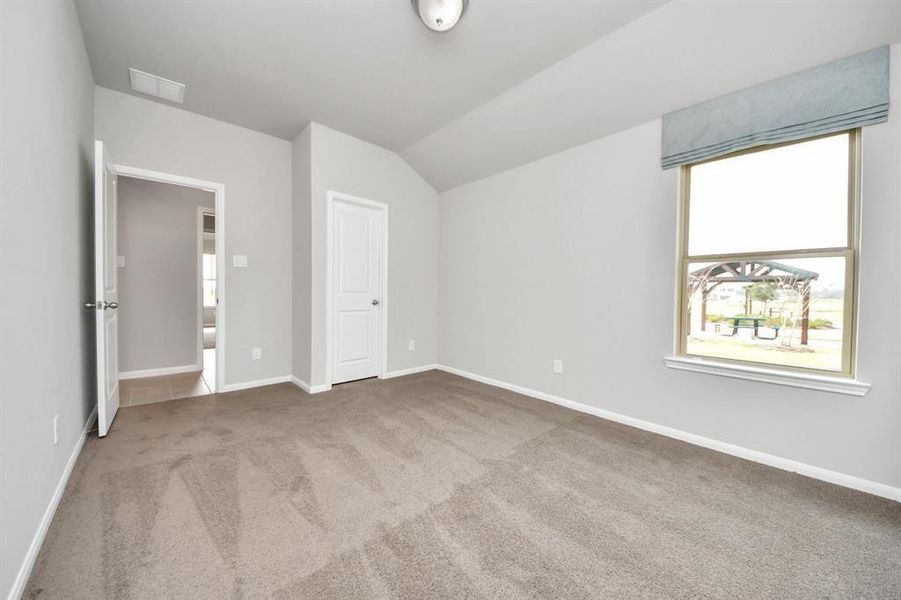 Spacious, unfurnished interior of a new home in Sweetgrass Village, Crosby (Image 25).