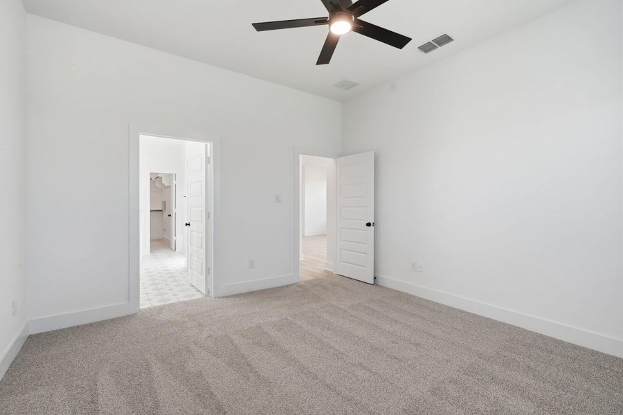 Spacious, unfurnished interior of a new home in Stillwater Ranch, San Antonio (Image 25).