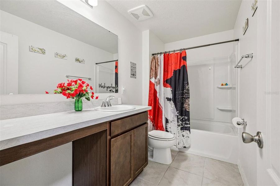Furnished interior view inside a new home in , Clermont (Image 32).