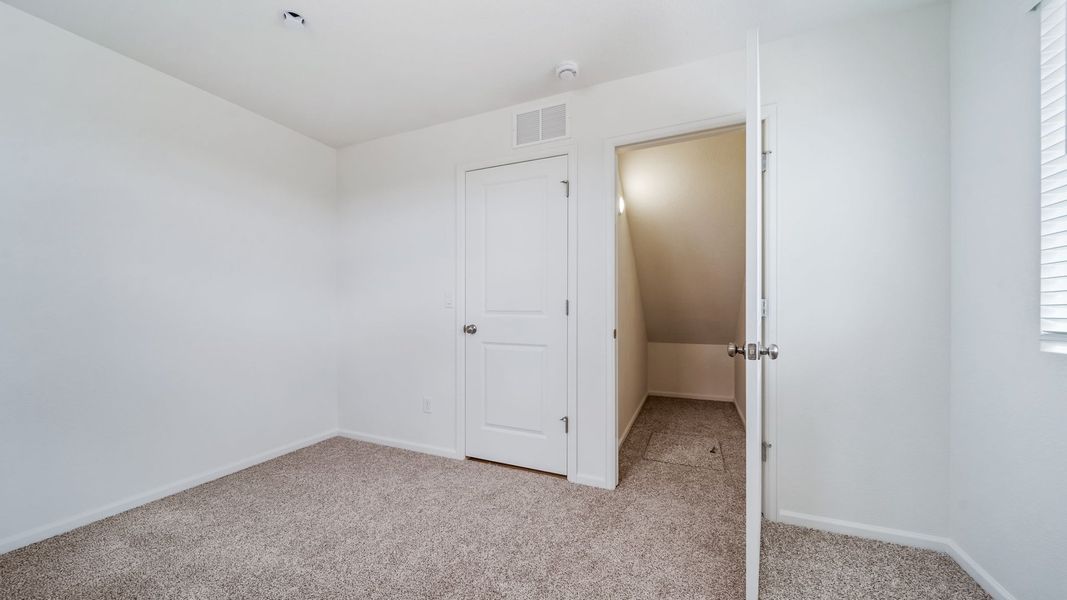 Spacious, unfurnished interior of a new home in Reunion, Commerce City (Image 19).