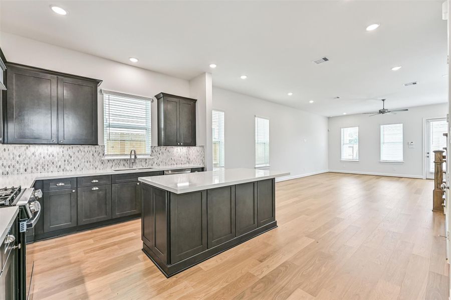 Furnished interior view inside a new home in Pearland Old Townsite, Pearland (Image 7). Furnished interior view inside a new home in Pearland Old Townsite, Pearland (Image 7).