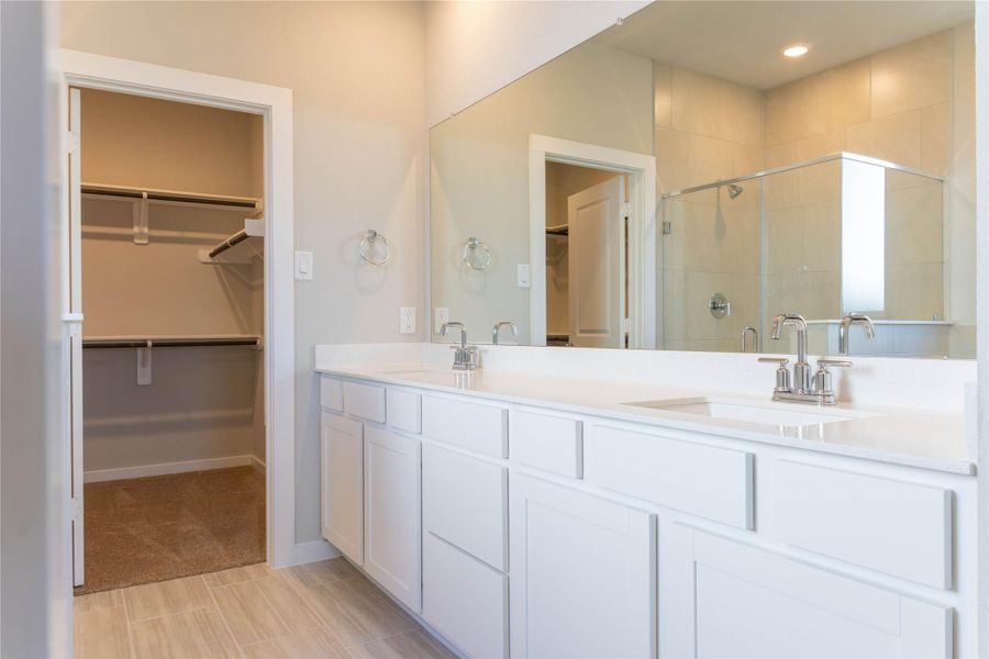 Furnished interior view inside a new home in La Segarra 40', Brookshire (Image 11).