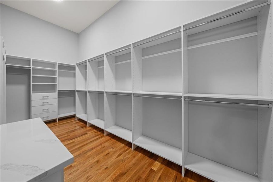 Spacious, unfurnished interior of a new home in , Alpharetta (Image 43).