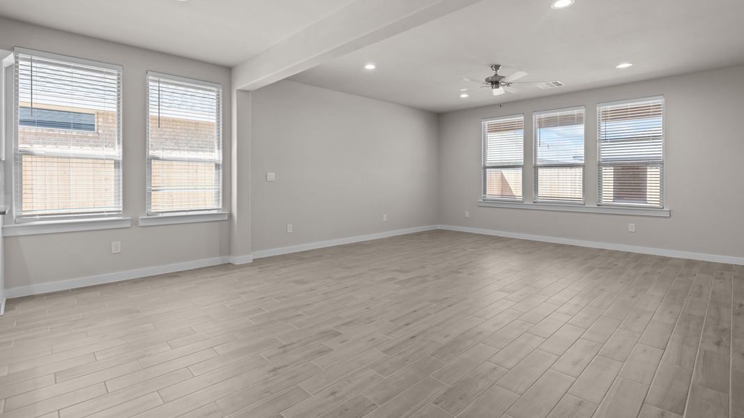 Spacious, unfurnished interior of a new home in Northwest Passage, Midland (Image 10).