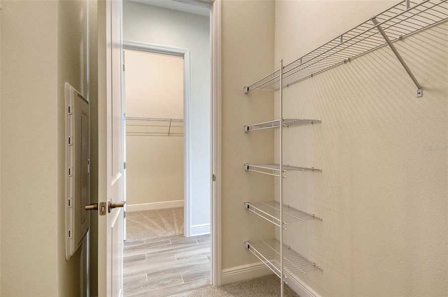 Spacious, unfurnished interior of a new home in Canoe Creek, Parrish (Image 27).