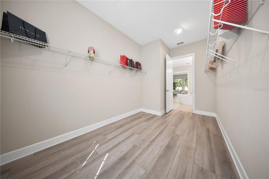 Spacious, unfurnished interior of a new home in Fire Creek, Gotha (Image 51). Spacious, unfurnished interior of a new home in Fire Creek, Gotha (Image 51).