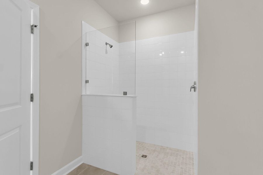 Spacious, unfurnished interior of a new home in , Summerville (Image 16).