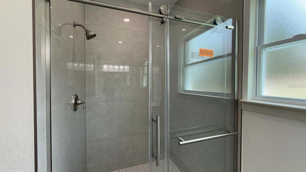 Close-up of interior finishes inside a home in , Dunnellon (Image 20).