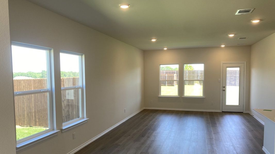 Spacious, unfurnished interior of a new home in Creeks at Burnett Trail, Canton (Image 8).