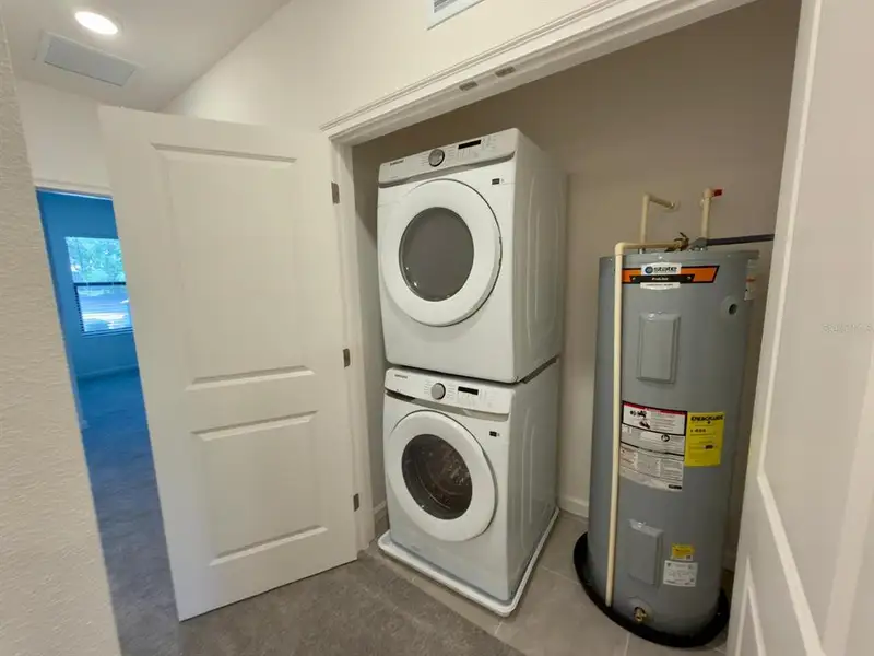 Furnished interior view inside a new home in , Orlando (Image 5).