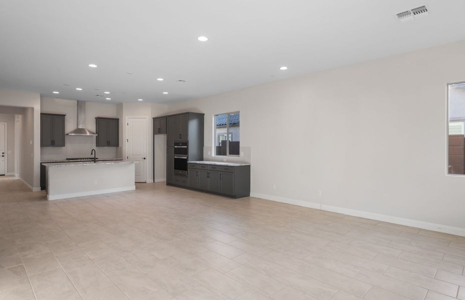 Spacious, unfurnished interior of a new home in Artisan at Asante, Surprise (Image 17).