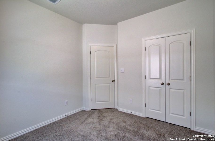 Spacious, unfurnished interior of a new home in Clear Creek, New Braunfels (Image 17).