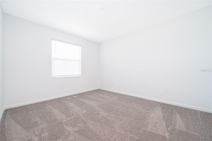 Spacious, unfurnished interior of a new home in Windsong: Estate Collection, Leesburg (Image 13).