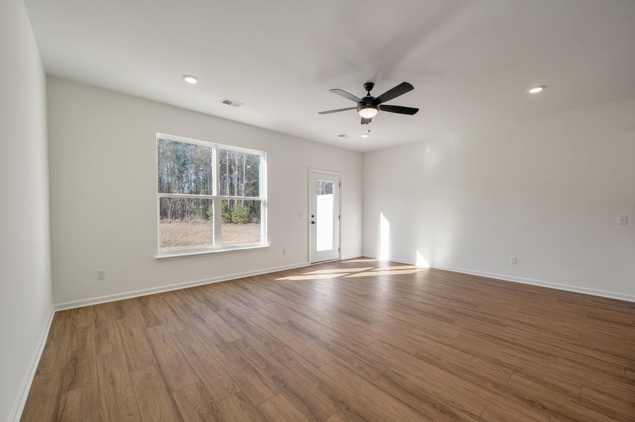 Spacious, unfurnished interior of a new home in The Landings at Montague, Goose Creek (Image 19).