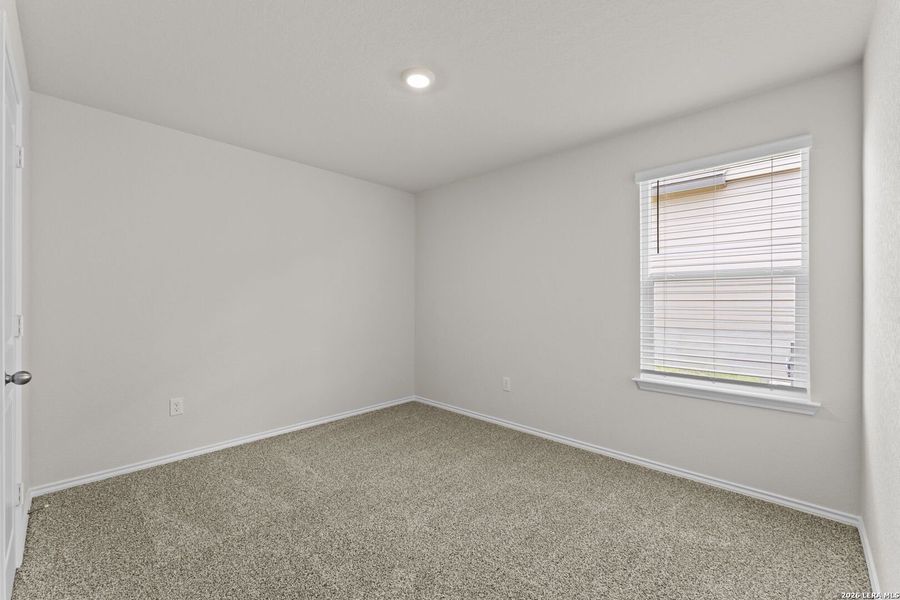 Spacious, unfurnished interior of a new home in Laurel Vistas, San Antonio (Image 21).