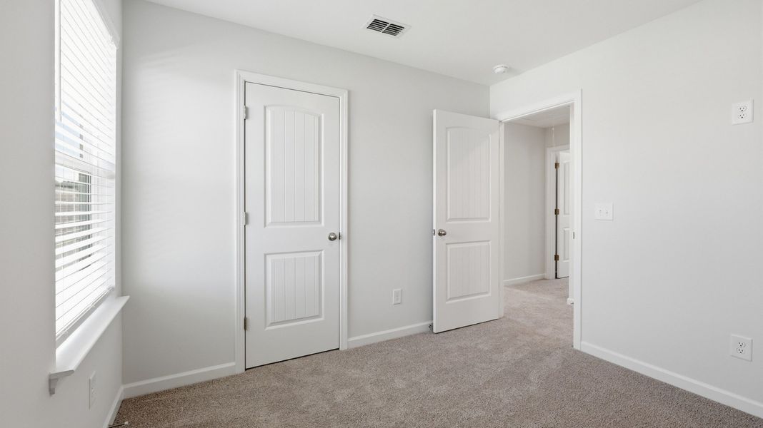 Spacious, unfurnished interior of a new home in Wheatfield, Shelbyville (Image 25).