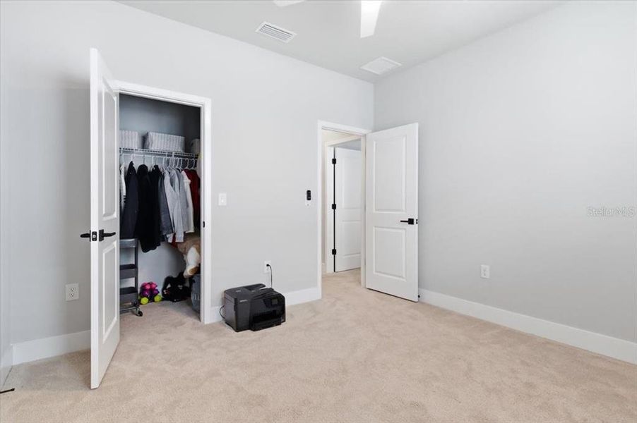 Spacious, unfurnished interior of a new home in , Sarasota (Image 23).