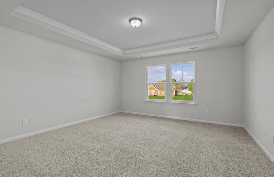 Spacious, unfurnished interior of a new home in Fox Hollow, Spartanburg (Image 17).
