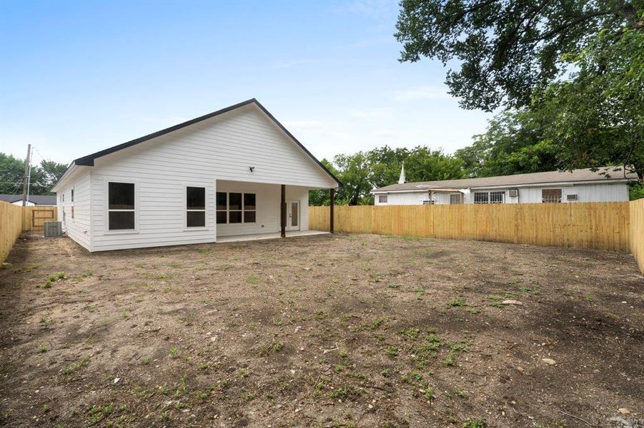 Front exterior of a new home in , Dallas, TX, highlighting curb appeal (Image 23). Front exterior of a new home in , Dallas, TX, highlighting curb appeal (Image 23).