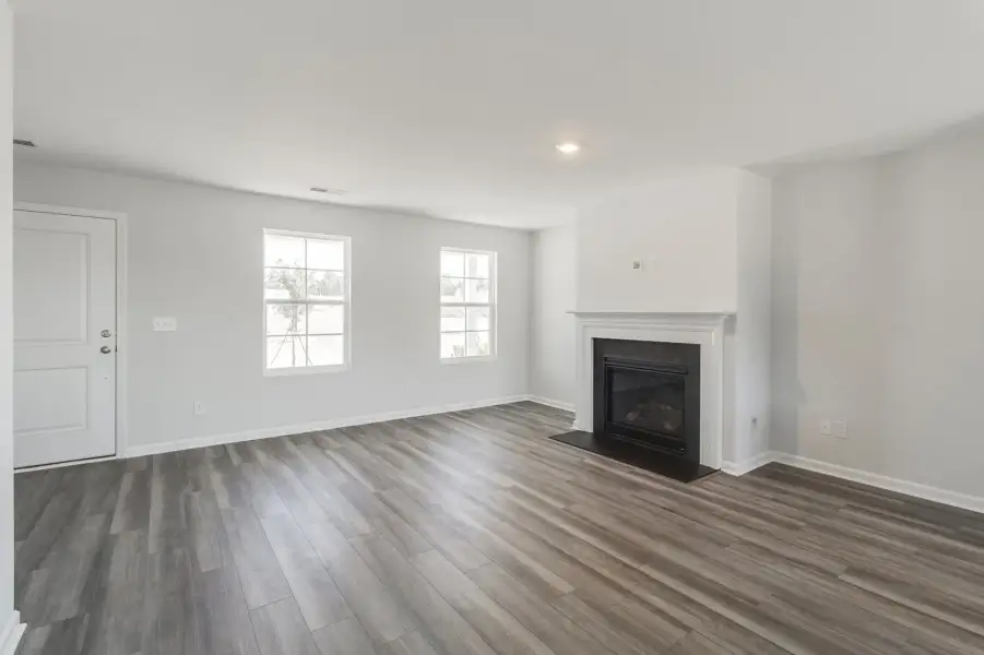 Spacious, unfurnished interior of a new home in Ellington, Elgin (Image 15).