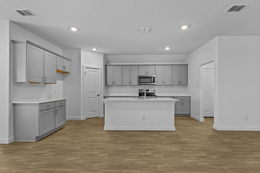 Furnished interior view inside a new home in Sonoma Oaks, Fredericksburg (Image 11).