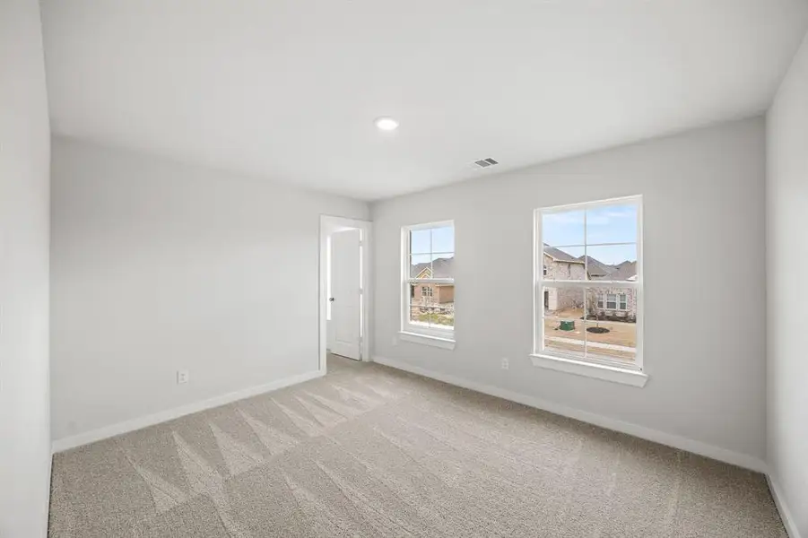 Spacious, unfurnished interior of a new home in Summerwood Estates, Red Oak (Image 14).