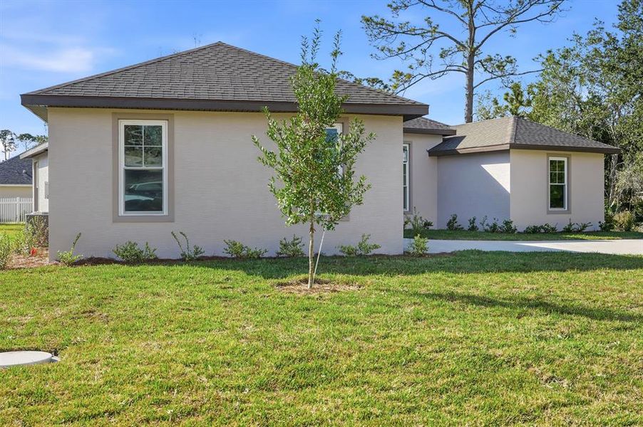 Exterior details and patio area of a home in , Palm Coast (Image 31).