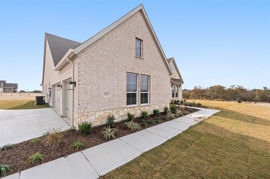 Exterior details and patio area of a home in Eagle Ridge Estates, Weatherford (Image 4).