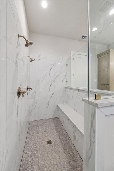 Primary Bath's shower. Primary Bath's shower.