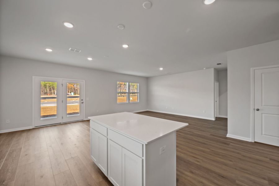 Spacious, unfurnished interior of a new home in Bradford Pointe, Summerville (Image 25).