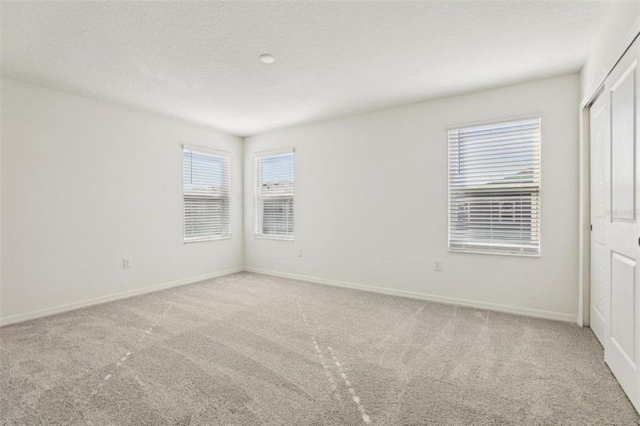 Spacious, unfurnished interior of a new home in , Lake Wales (Image 13).