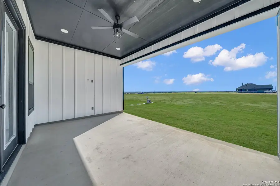 Exterior details and patio area of a home in , La Vernia (Image 4).