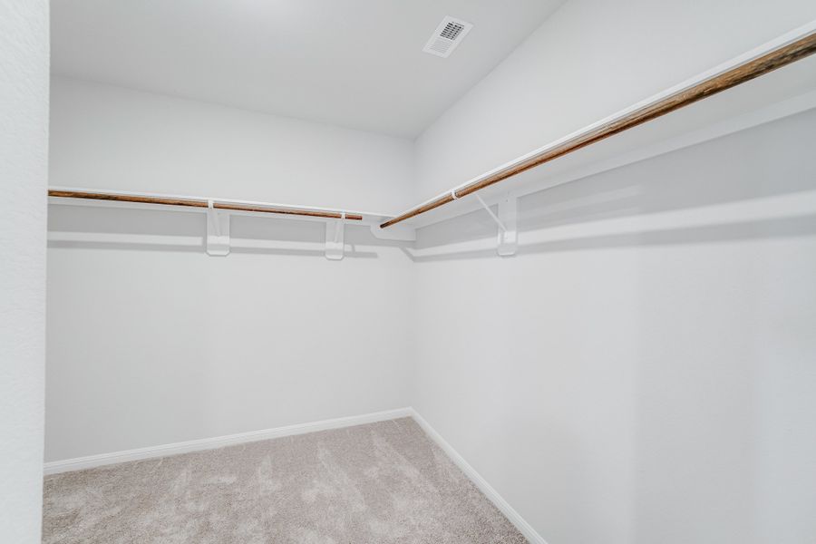 Spacious, unfurnished interior of a new home in Splawn Ranch, Killeen (Image 13).