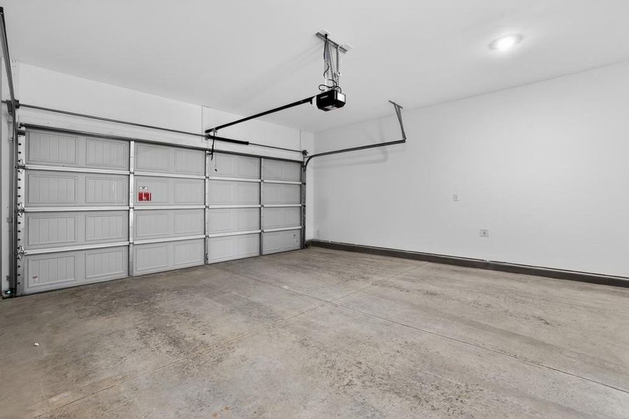 Spacious, unfurnished interior of a new home in Weatherfield, Buford (Image 27).