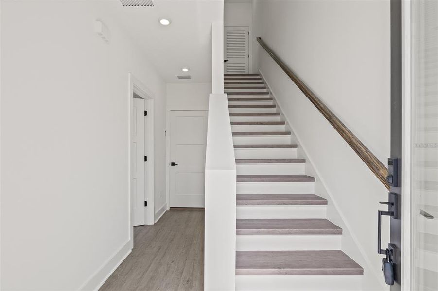 Spacious, unfurnished interior of a new home in Alante, St. Petersburg (Image 35).