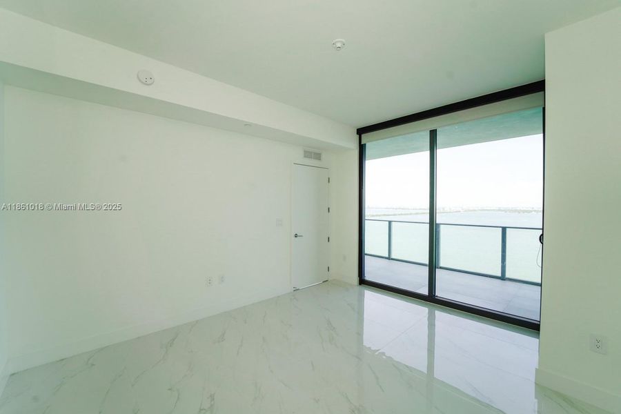 Spacious, unfurnished interior of a new home in Aria Reserve, Miami (Image 17). Spacious, unfurnished interior of a new home in Aria Reserve, Miami (Image 17).