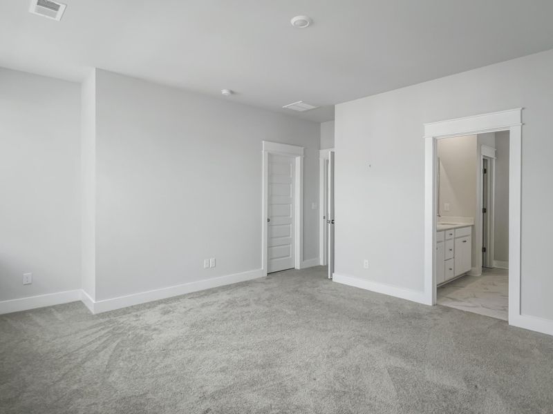 Spacious, unfurnished interior of a new home in Carnes Crossroads, Summerville (Image 29).