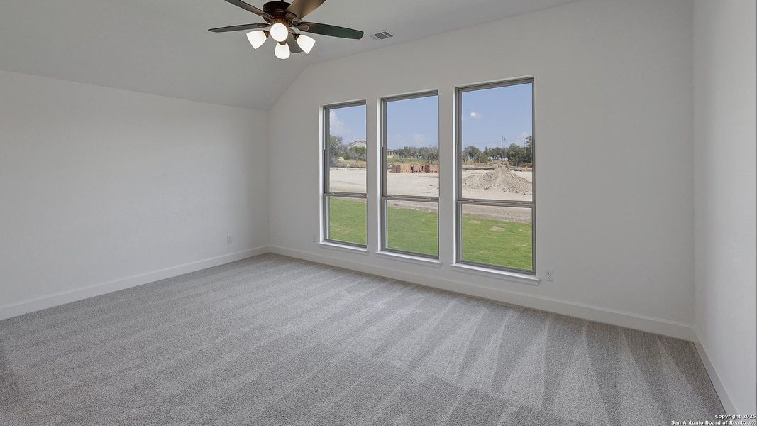 Spacious, unfurnished interior of a new home in Esperanza 50', Boerne (Image 20).