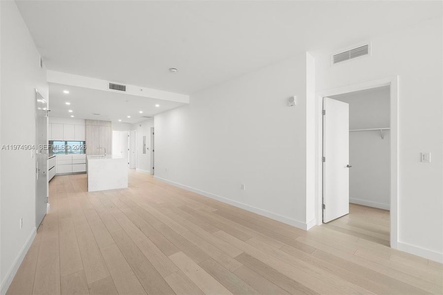 Spacious, unfurnished interior of a new home in , Bay Harbor Islands (Image 8).