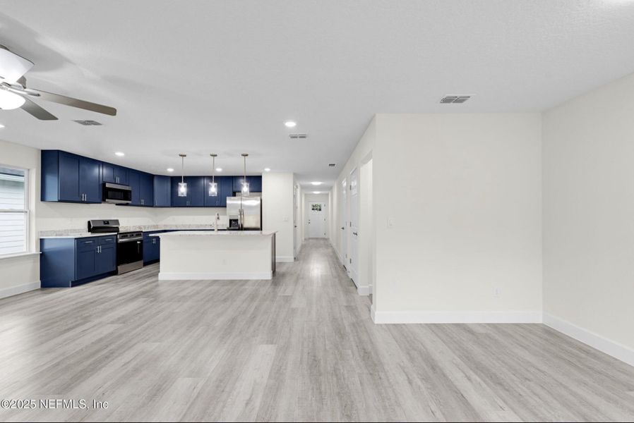 Spacious, unfurnished interior of a new home in , Jacksonville (Image 24).