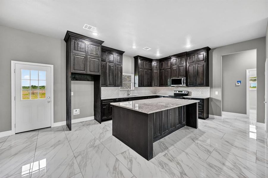 Furnished interior view inside a new home in , Grandview (Image 8).
